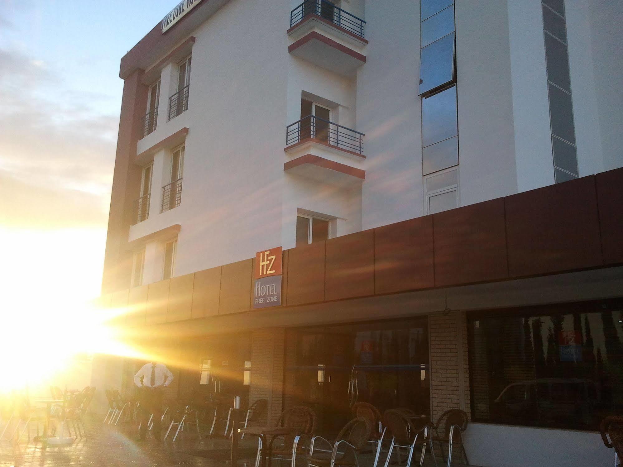 Free Zone Hotel Gzennaia Exterior photo
